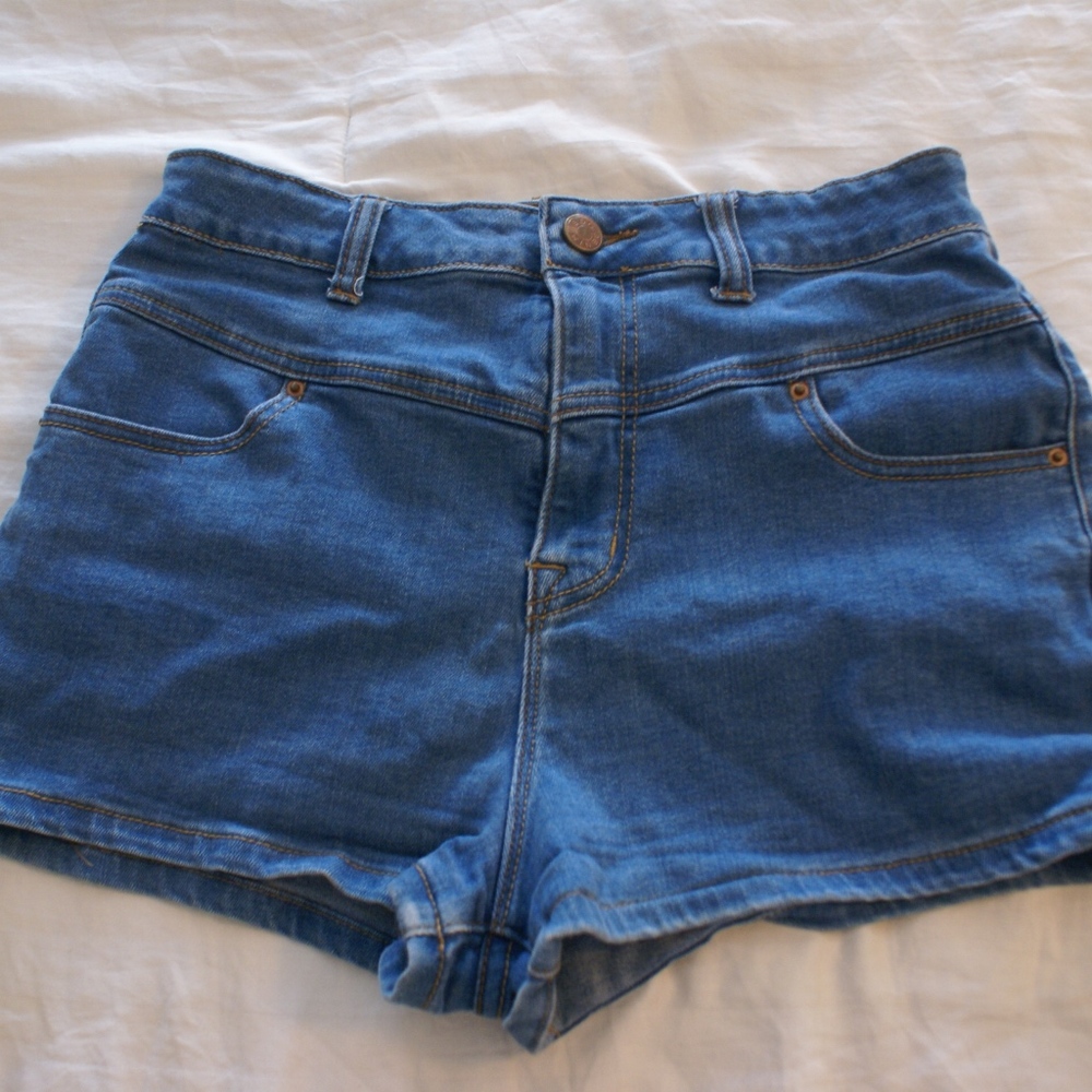 BDG High Waisted Medium Wash Stretch Short
